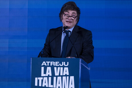 Milei discursa durante 'Atreju', em Roma