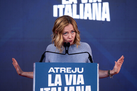 Giorgia Meloni discursa no festival 'Atreju'