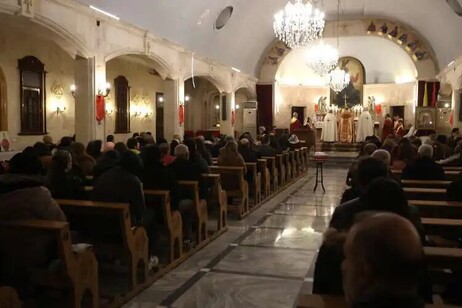 Misa en la iglesia de Santa Bárbara, en Alepo.