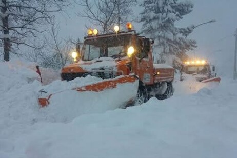 Maltempo in Abruzzo, code in A25 al casello di Sulmona