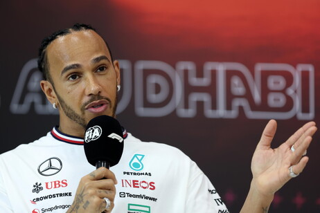 Hamilton participou de entrevista coletiva em Abu Dhabi