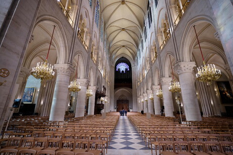 Catedral de Notre-Dame é reaberta em Paris