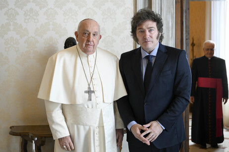 El Papa Francisco junto a Javier Milei en un encuentro en febrero pasado.