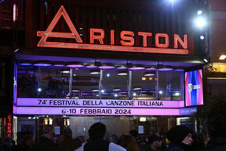 Teatro Ariston se prepara para 74º Festival de Sanremo