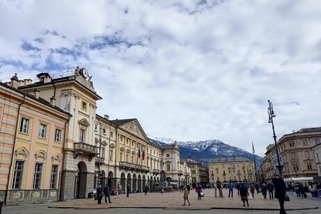 Vista do centro de Aosta, no extremo-norte da Itália