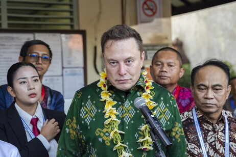 Elon Musk durante visita a Bali, na Indonésia