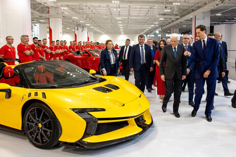 Sergio Mattarela en la inauguración del e-building de Ferrari