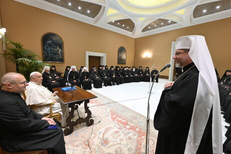 El papa Francisco y el arzobispo de Kiev.