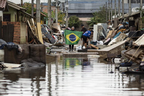 Dois contêineres com materiais provenientes da Europa serão levados para o Rio Grande do Sul