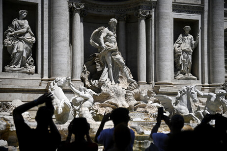 La icónica Fontana de Trevi en Roma, nombrada por el Papa para celebrar el valor del agua.