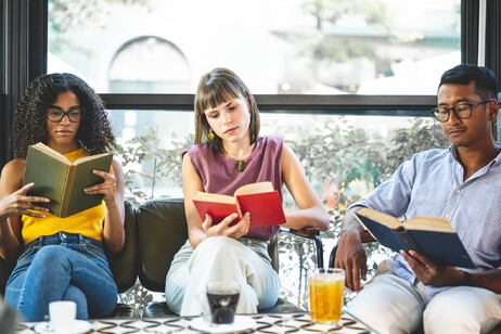 Silent reading party @iStock.