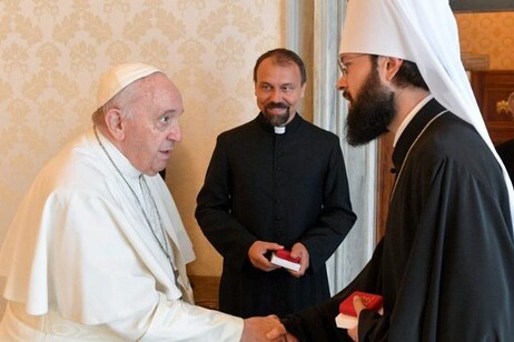 El Para durante la primera reunión que tuvo con el metropolita, en 2022.
