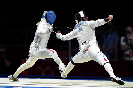 Scherma Daniele Garozzo (L) of Italy in action against Kyosuke Matsuyama (R) of Japan Tokyo 2020