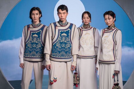 Uniformes de Mongolia acaparan la atención