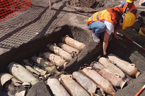 Itens arqueológicos foram descobertos durante obra ferroviária