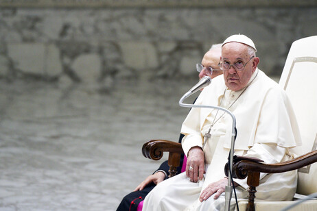 Francisco enviou mensagem a padre Mattia Ferrari