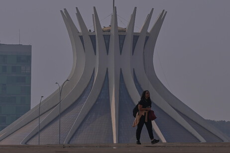 Brasília coberta por fumaça de incêndios florestais