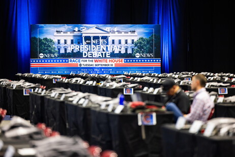 Preparativos para debate entre Harris e Trump na Filadélfia