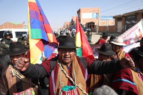 Bolivianos começam a bloquear rodovias para pedir renúncia de Luis Arce