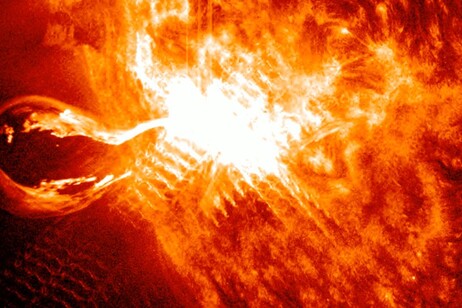 Brillamento solare di classe X (fonte: NASA / SDO and the AIA, EVE, and HMI science teams)