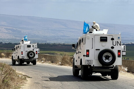 Veículos da Unifil em deslocamento no sul do Líbano