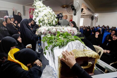 Funeral de Fatima Abdallah, menina de 10 anos morta em explosão de pager em Beirute