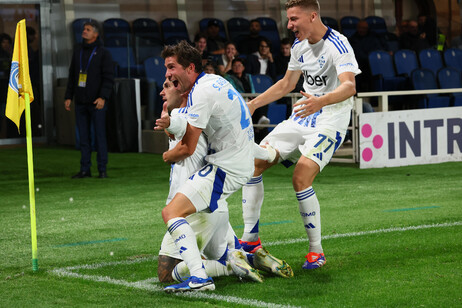 Após jogo ser adiado pelo mau tempo, Como venceu a Atalanta por 3 a 2 em Bergamo