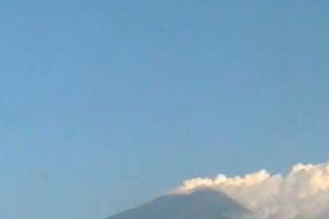 Etna: attività esplosiva dal cratere di Nord-Est