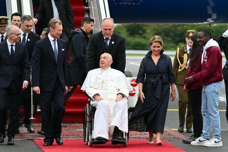 Papa Francisco chega em Luxemburgo para visita oficial