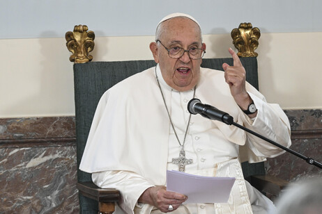 Papa Francisco durante discurso para autoridades na Bélgica