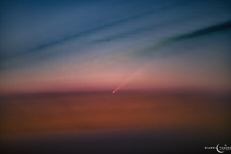 La cometa C/2023 A3 nei colori del crepuscolo, fotografata alle ore 6,20 DEL 27 settembre dall'astrofotografo Gianni Tumino (fonte: Gianni Tumino)