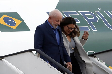 Lula e primeira-dama Janja já estão em voo de volta ao Brasil