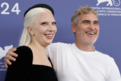 Lady Gaga e Joaquin Phoenix durante Festival de Veneza