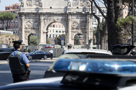 Arco de Constantino é um dos principais pontos turísticos de Roma