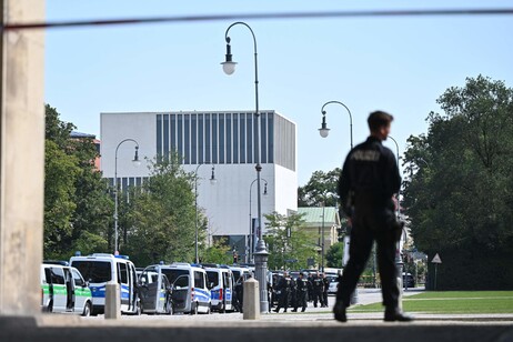 Polícia alemã trocou tiros com suspeito de terrorismo, que faleceu