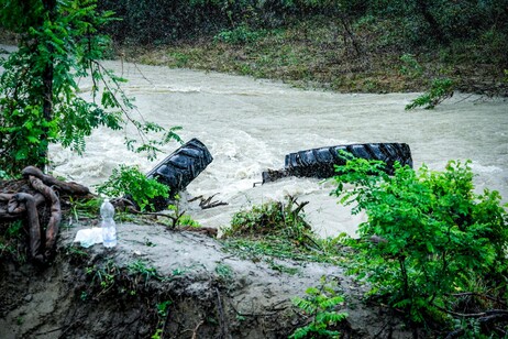 Maltempo: travolto col trattore da piena del torrente nel Torinese