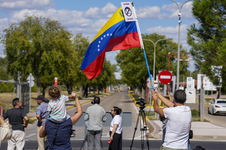 Mais de 140 atuais ou ex-funcionários venezuelanos foram sancionados pelos EUA