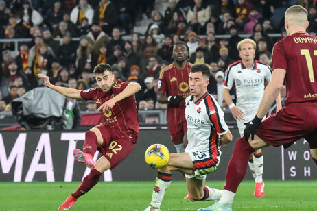 Roma vence a Genoa 3-1, en la apertura de la fecha 21