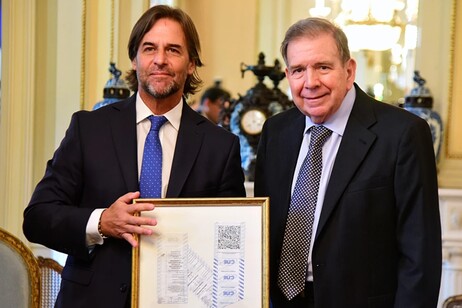 Luis Lacalle Pou y Edmundo González Urrutia en Montevideo