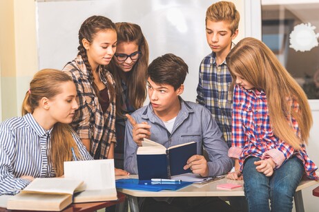 Un gruppo di adolescenti