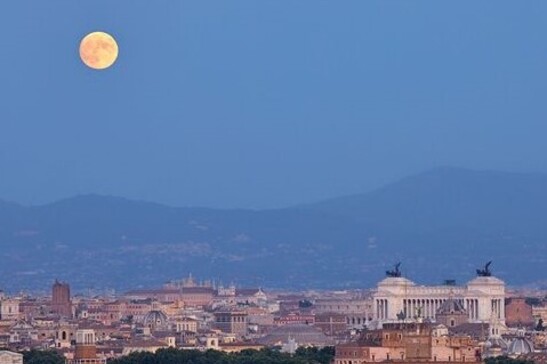 Una Superluna sobre Roma.