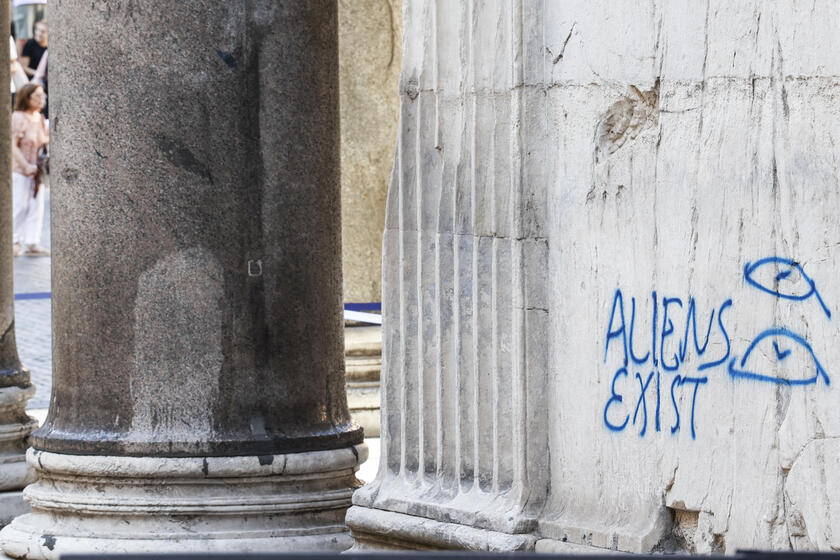 Scritta sul Pantheon, Lapo Elkann: "citt? dove tutto ? permesso" - ALL RIGHTS RESERVED