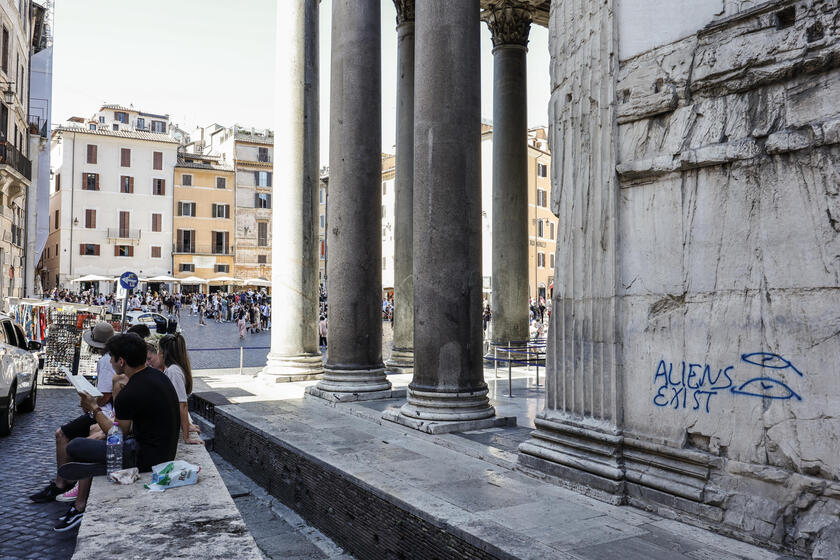 Scritta sul Pantheon, Lapo Elkann: "citt? dove tutto ? permesso" - ALL RIGHTS RESERVED