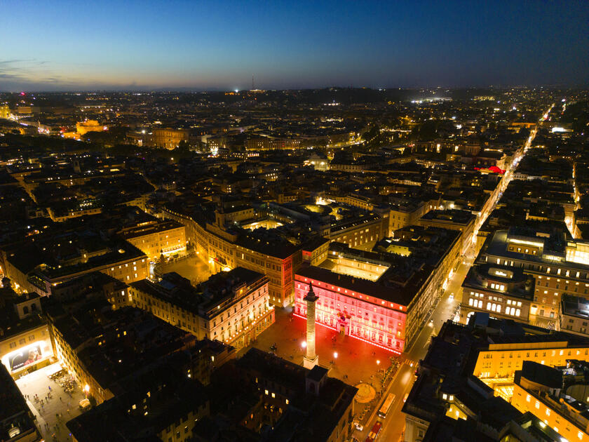 Palazzo Chigi si illumina di rosa per prevenzione tumori al seno