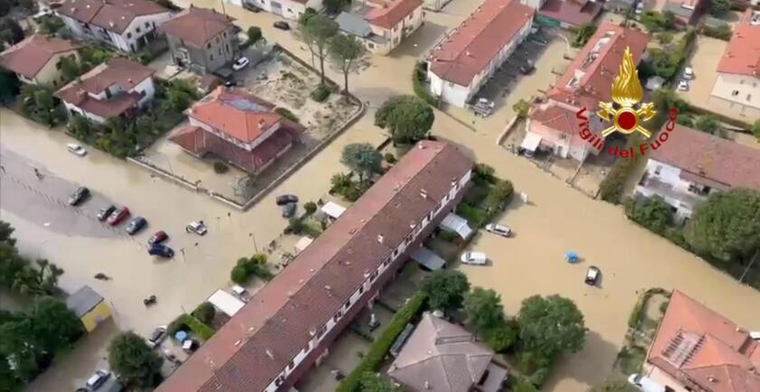 Inundaciones provocan millonarias pérdidas y muertos en Italia