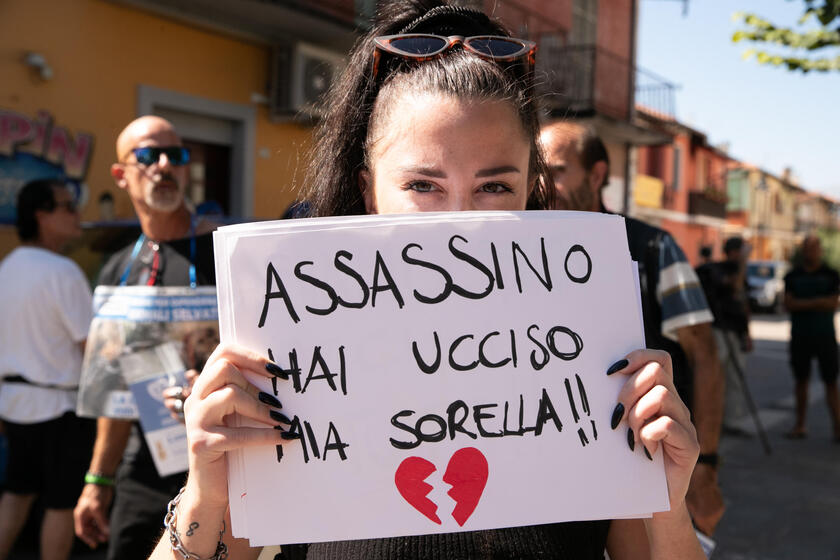 Milhares protestam em Pescina por assassinato da ursa Amarena