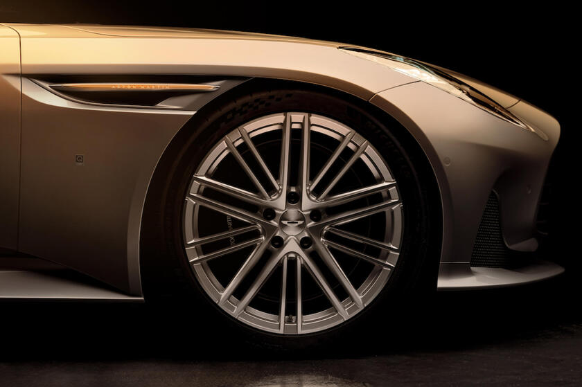 Aston Martin DB12 Goldfinger Edition