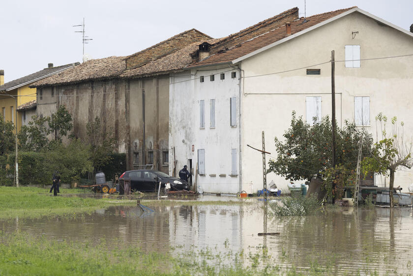 Maltempo: tracima il torrente Crostolo, evacuazioni nel Reggiano