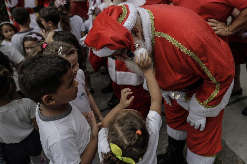 Al finalizar el curso se encontraron con niños en las calles de la ciudad