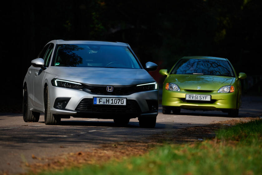 Una Civic argentata celebra i 25 anni di ibrido Honda